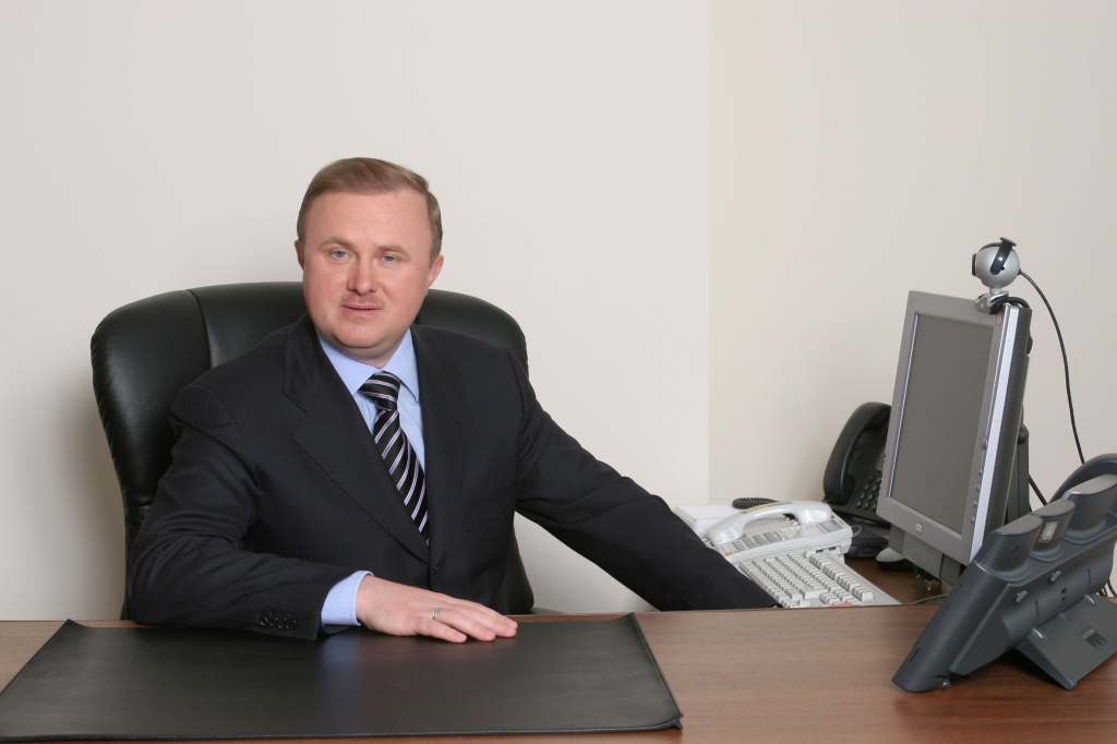 Максин Сергей Валерьевич, генеральный директор  АО «Швабе» (до 2015 г.), президент Союза (2010-2015г)