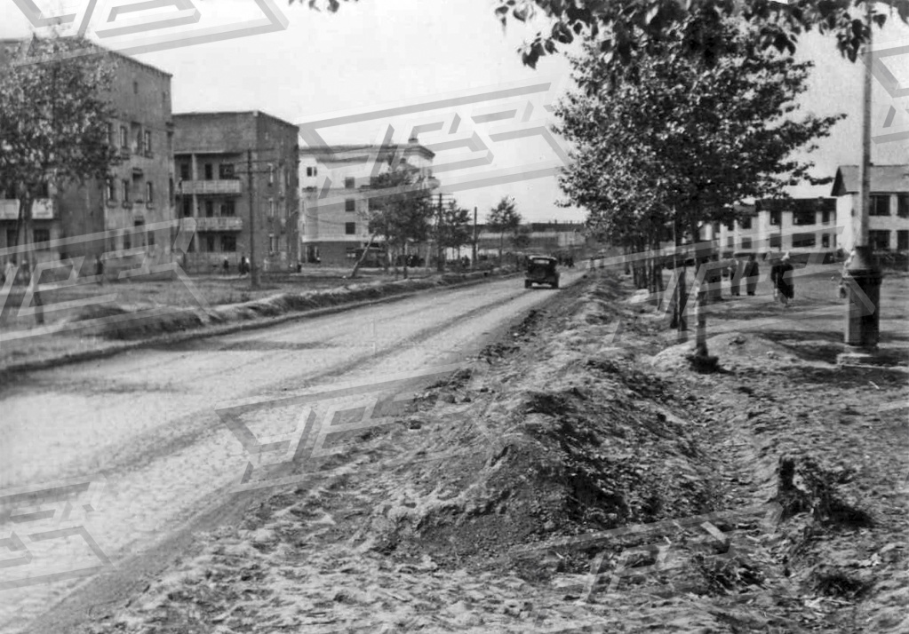 Ул. Ленина. Первые каменные дома на Вагонке №№ 2,4,6. Конец 1930-х гг..jpg